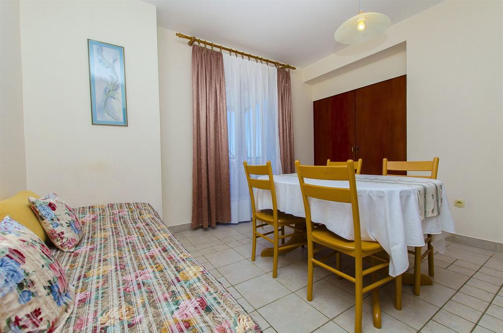 Apartments Toni Primošten Екстериор снимка